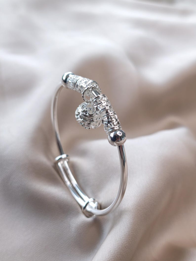 Pulsera Arvia · Elegancia y sencillez que brillan contigo.