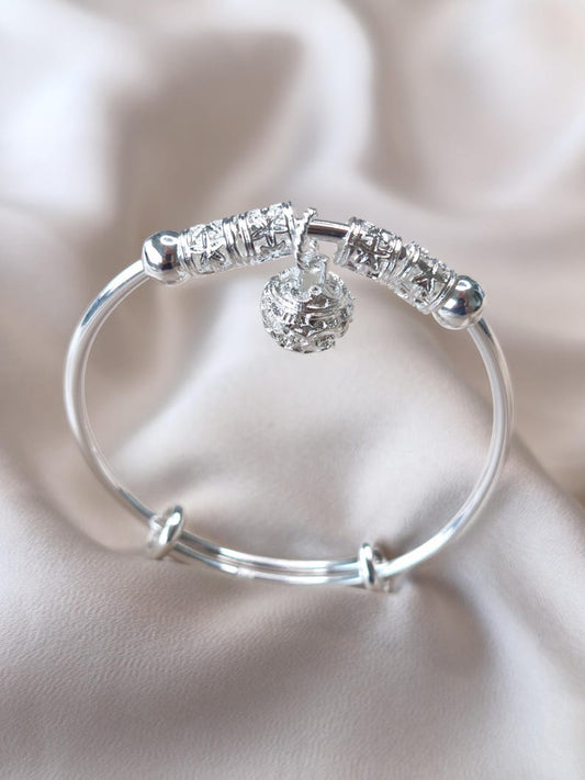 Pulsera Arvia · Elegancia y sencillez que brillan contigo.