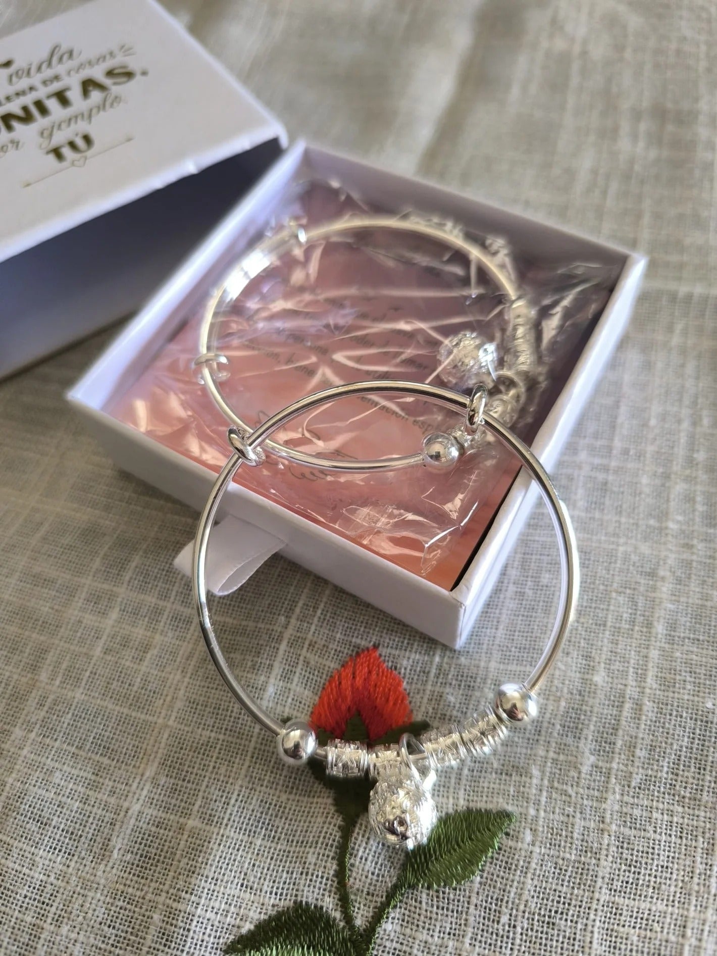 Pulsera Arvia · Elegancia y sencillez que brillan contigo.